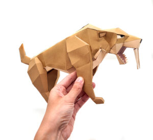 Lowpoly Papercraft Figur Säbelzahntiger